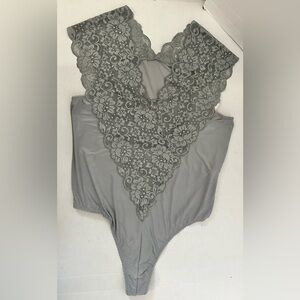 HAH  V-Neck Cap Sleeve Lace Lady Like Bodysuit Size XL GRAY